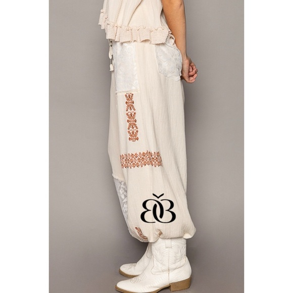 POL Cream Elastic Waist Embroidered Lace Patch Slouchy Joggers - Picture 8 of 12